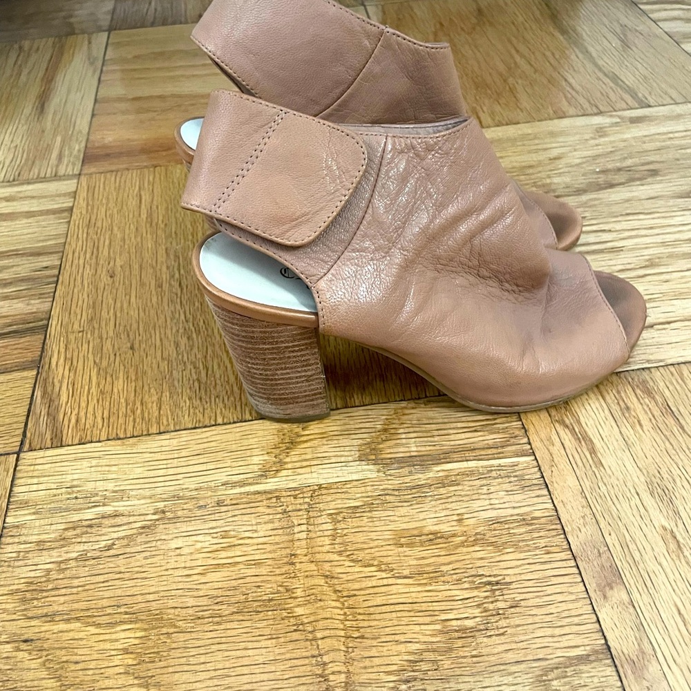 Croma Vintage leather tan heel